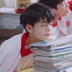 欧美人配侏儒的下一句是啥
